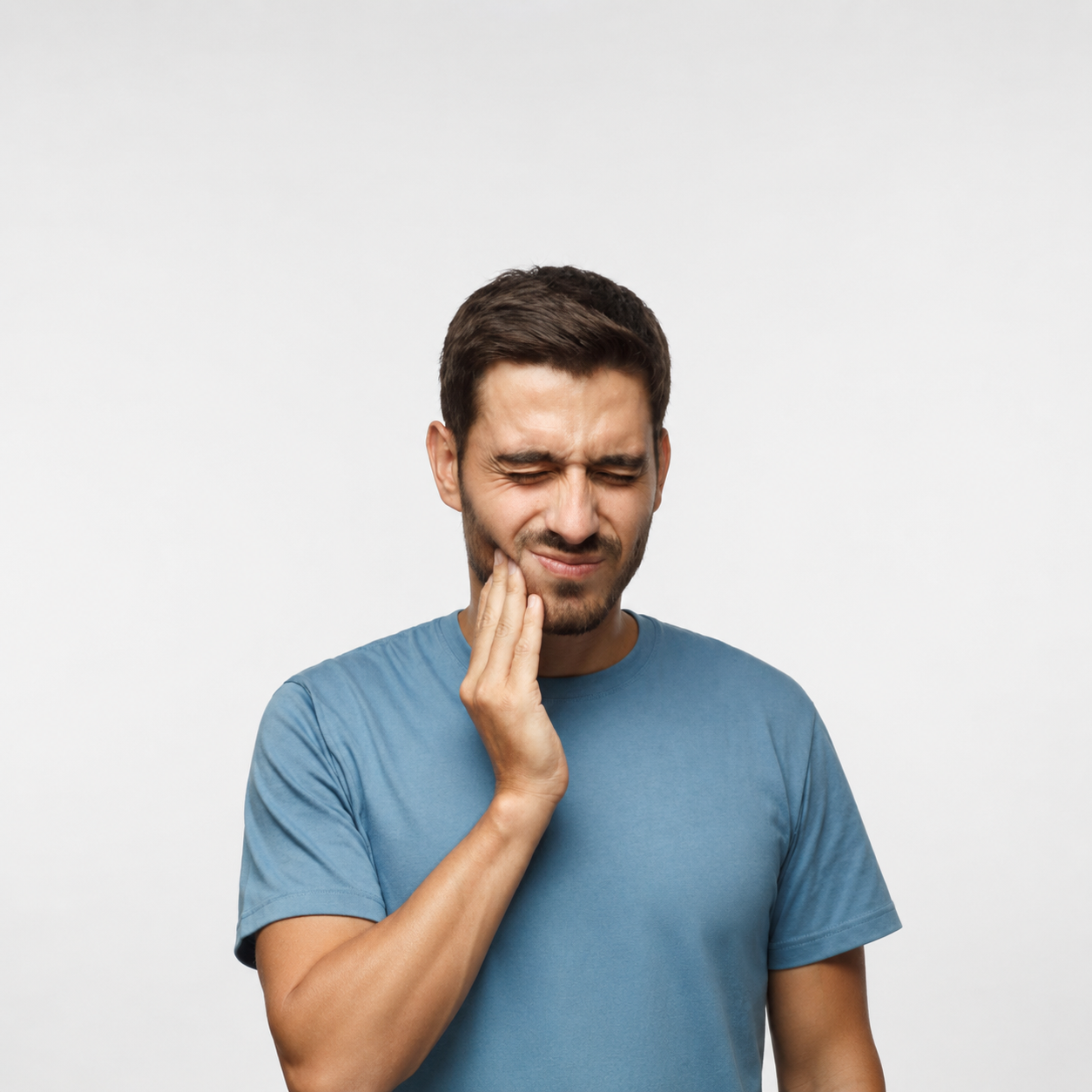 Patient with severe dental pain consulting in Laval
