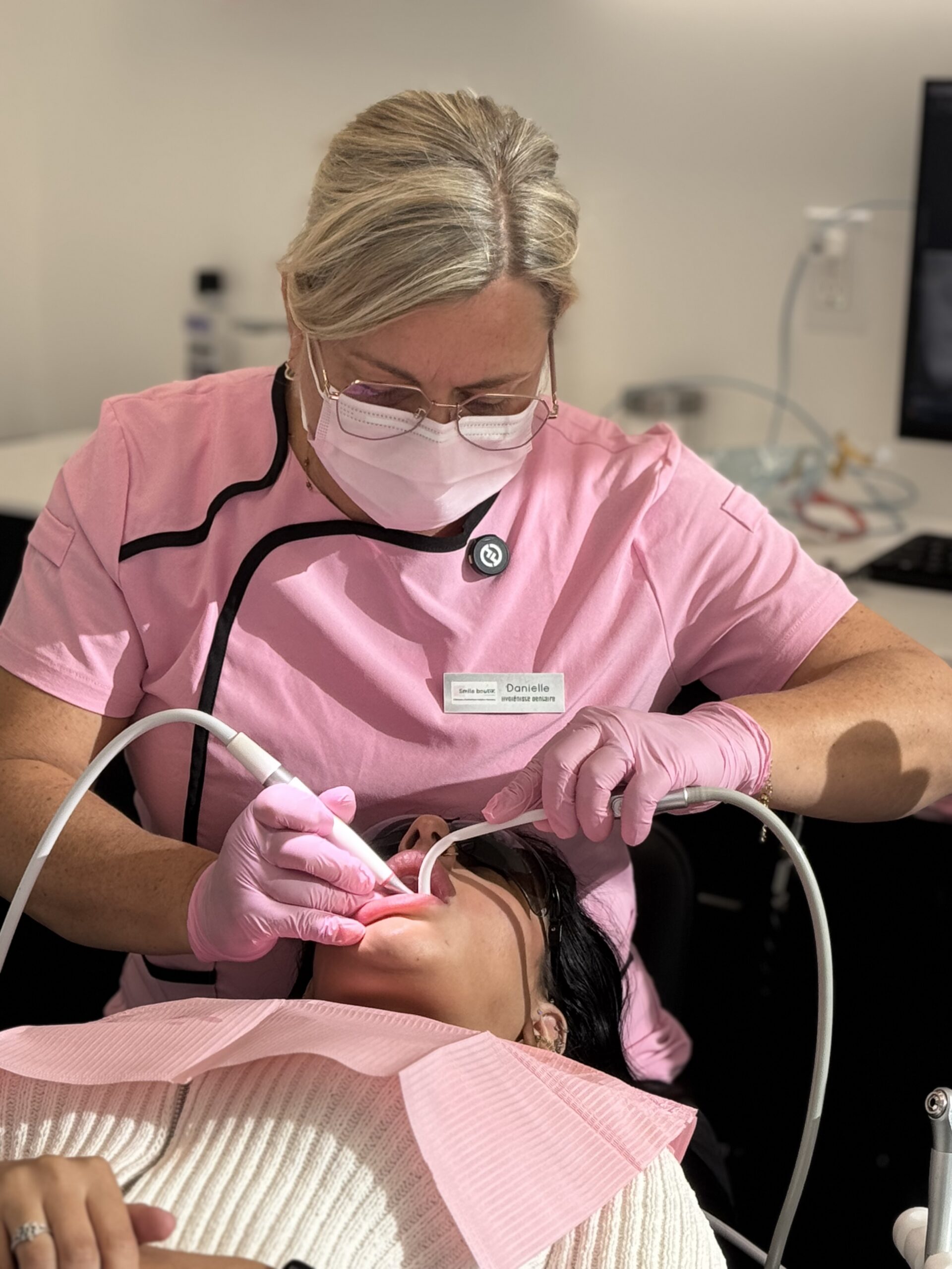 Dental bridge to replace a tooth in Laval